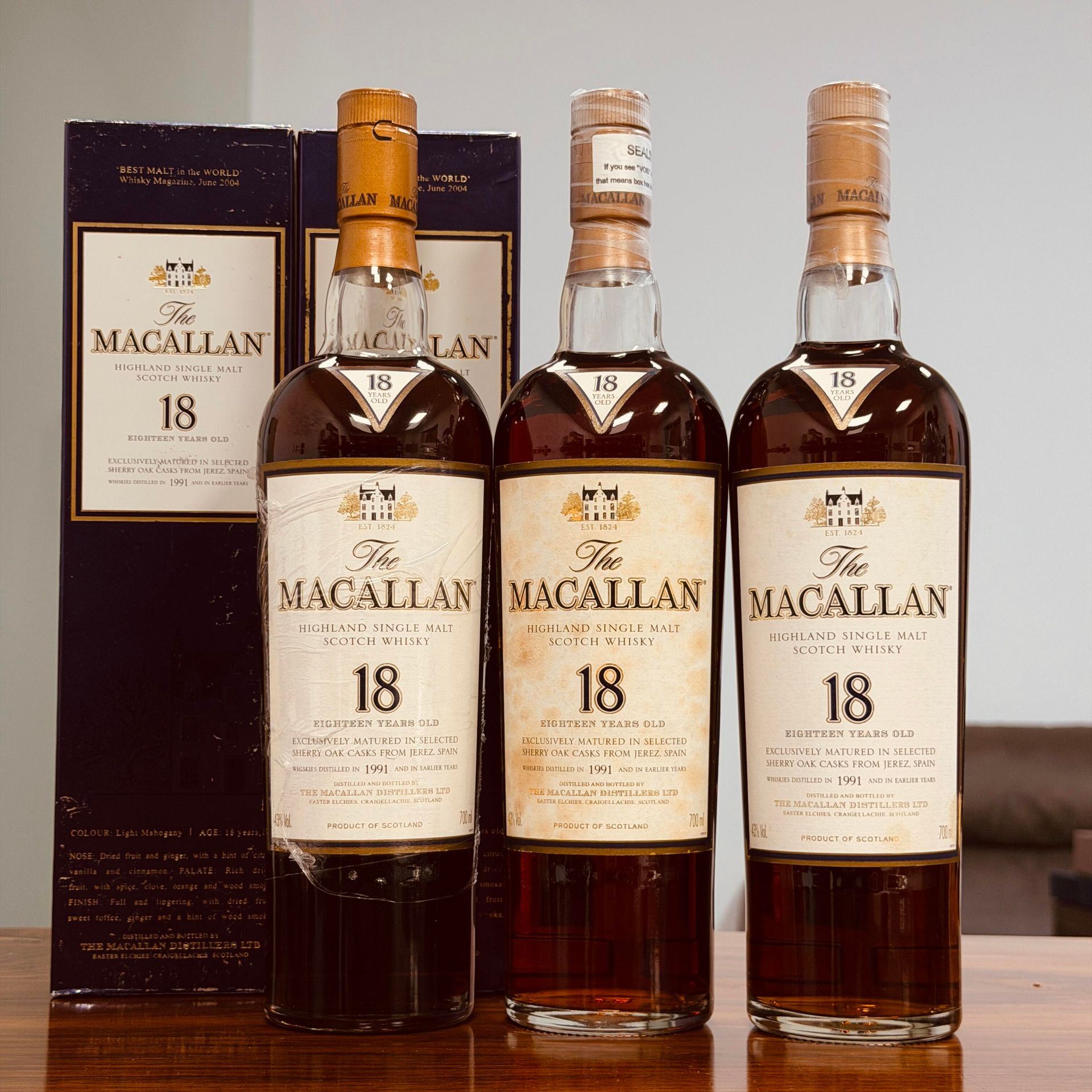 Macallan 18年年份版雙桶雪莉桶與舊版包裝香港回收背景圖