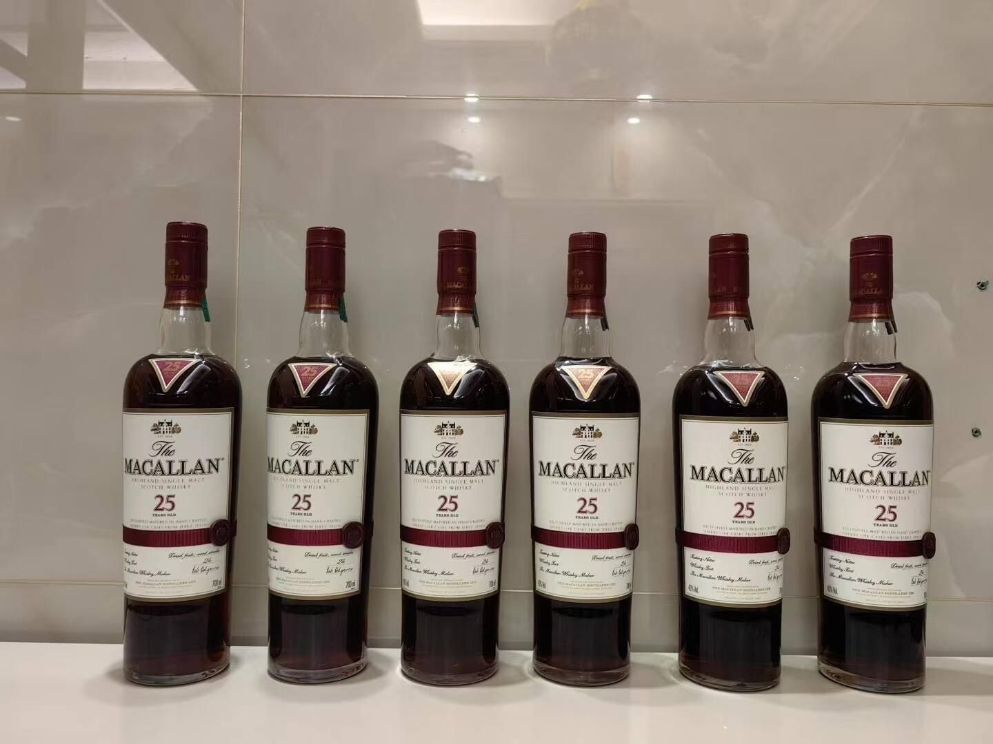 Macallan 25 年 Sherry Oak 舊版圓瓶、紅緞帶、曼妙瓶與新版木盒辨識圖