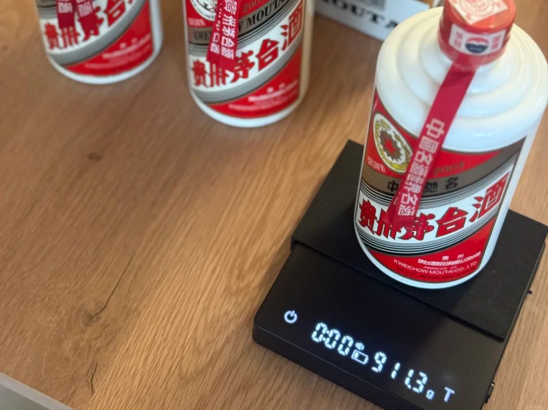 專業電子秤測量茅台克重