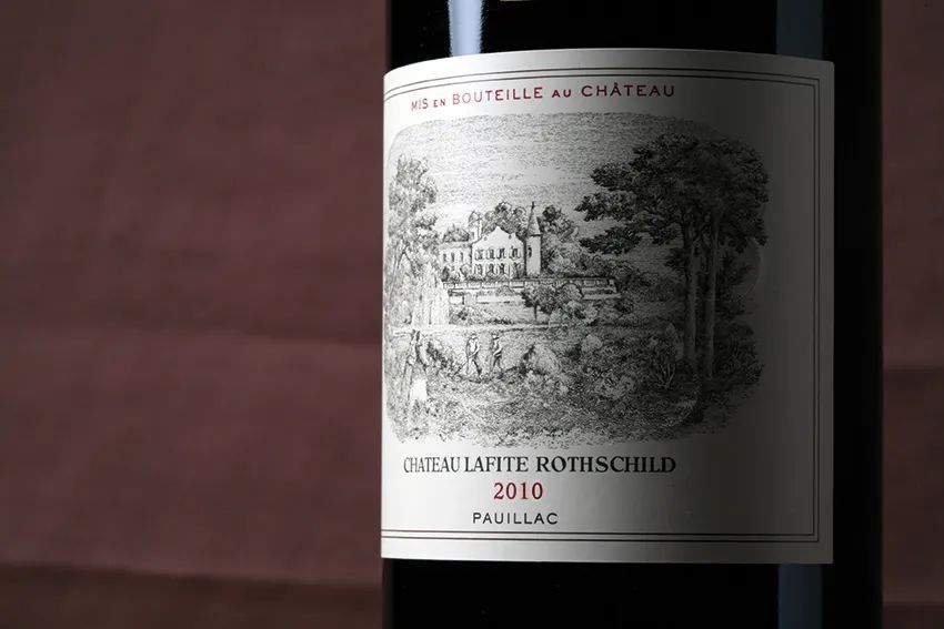 多個拉菲滿分年份（如2009, 2010）的並排特寫