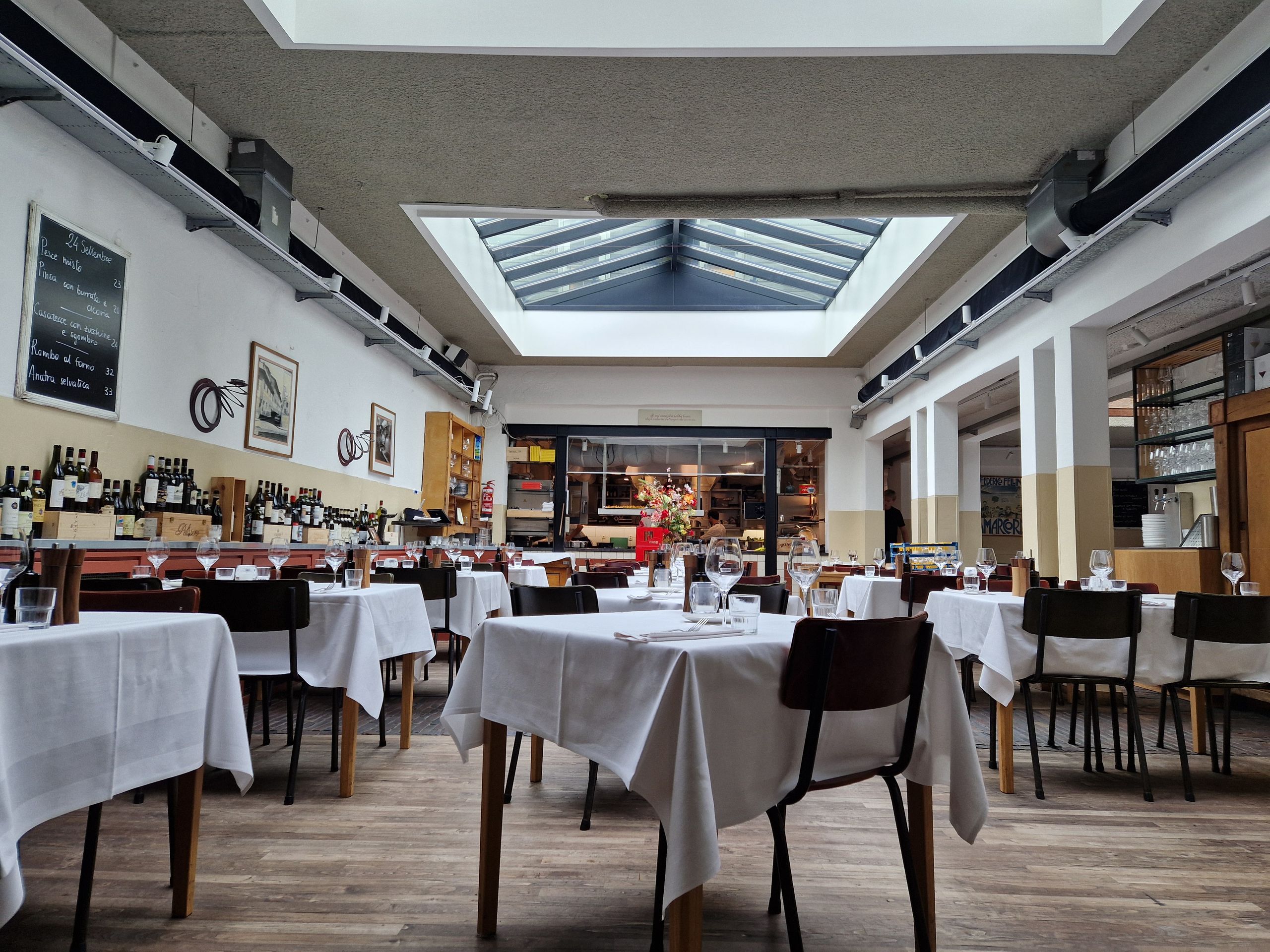 Restaurant Toscanini - Vervangen van 3 lichtstraten