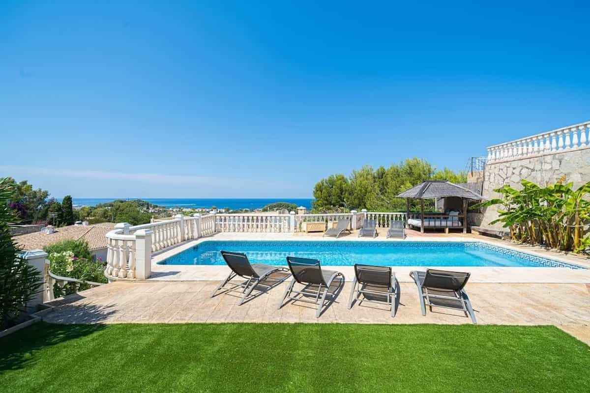 Villa for sale in Denia