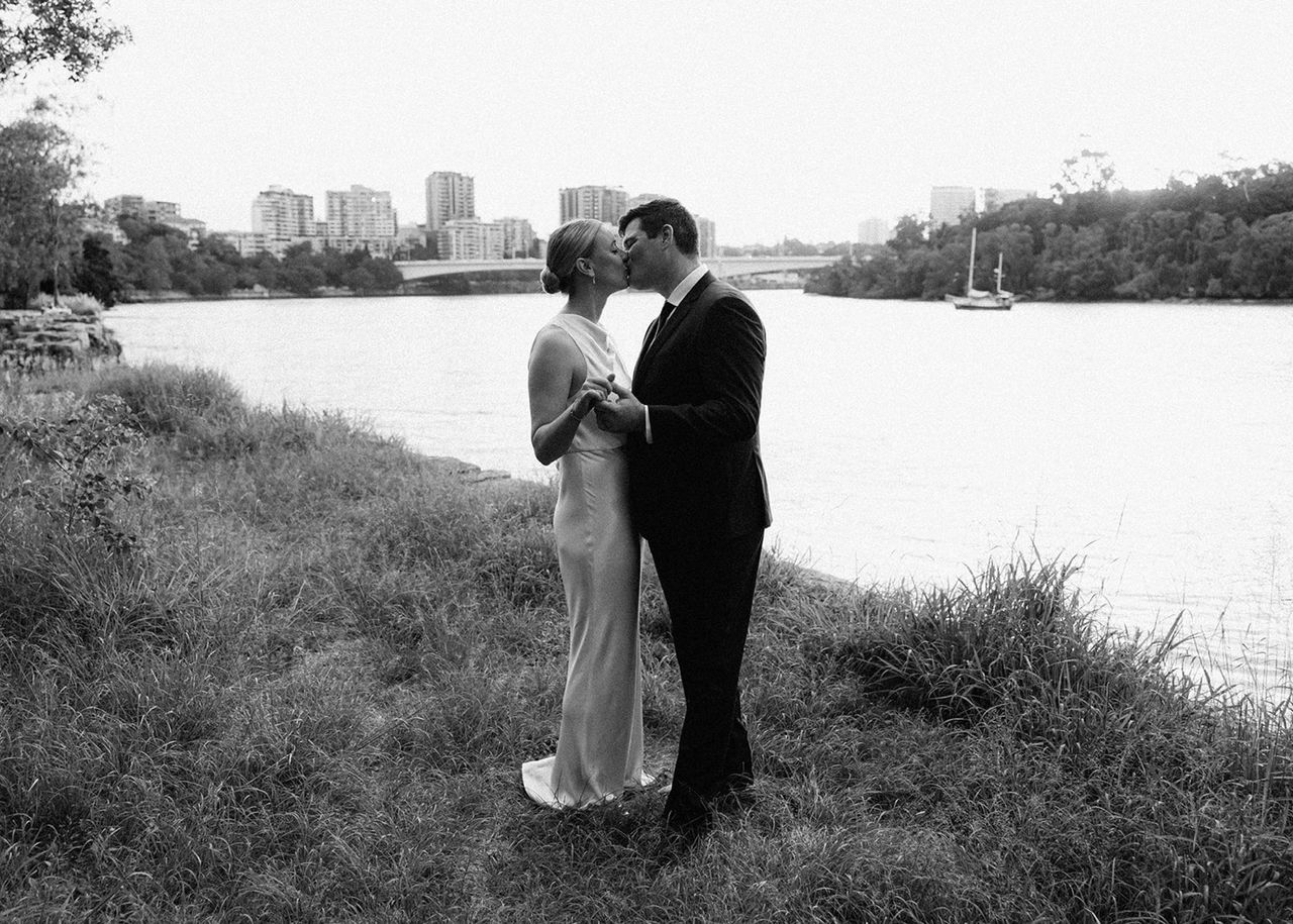 Adam and Laur’a Kangaroo Point wedding photos after their Brisbane elopement with The Elopement Collective ⌘