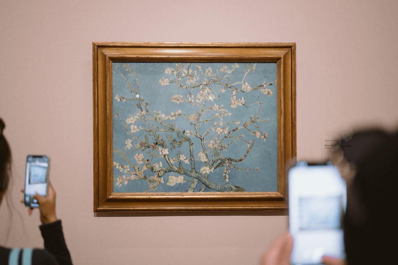 Watching people watch artwork by Van Gogh at the Van Gogh Museum in Amsterdam ⌘