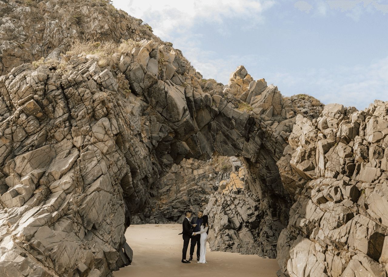 Complete Guide to Beach and Clifftop Elopements in Tasmania