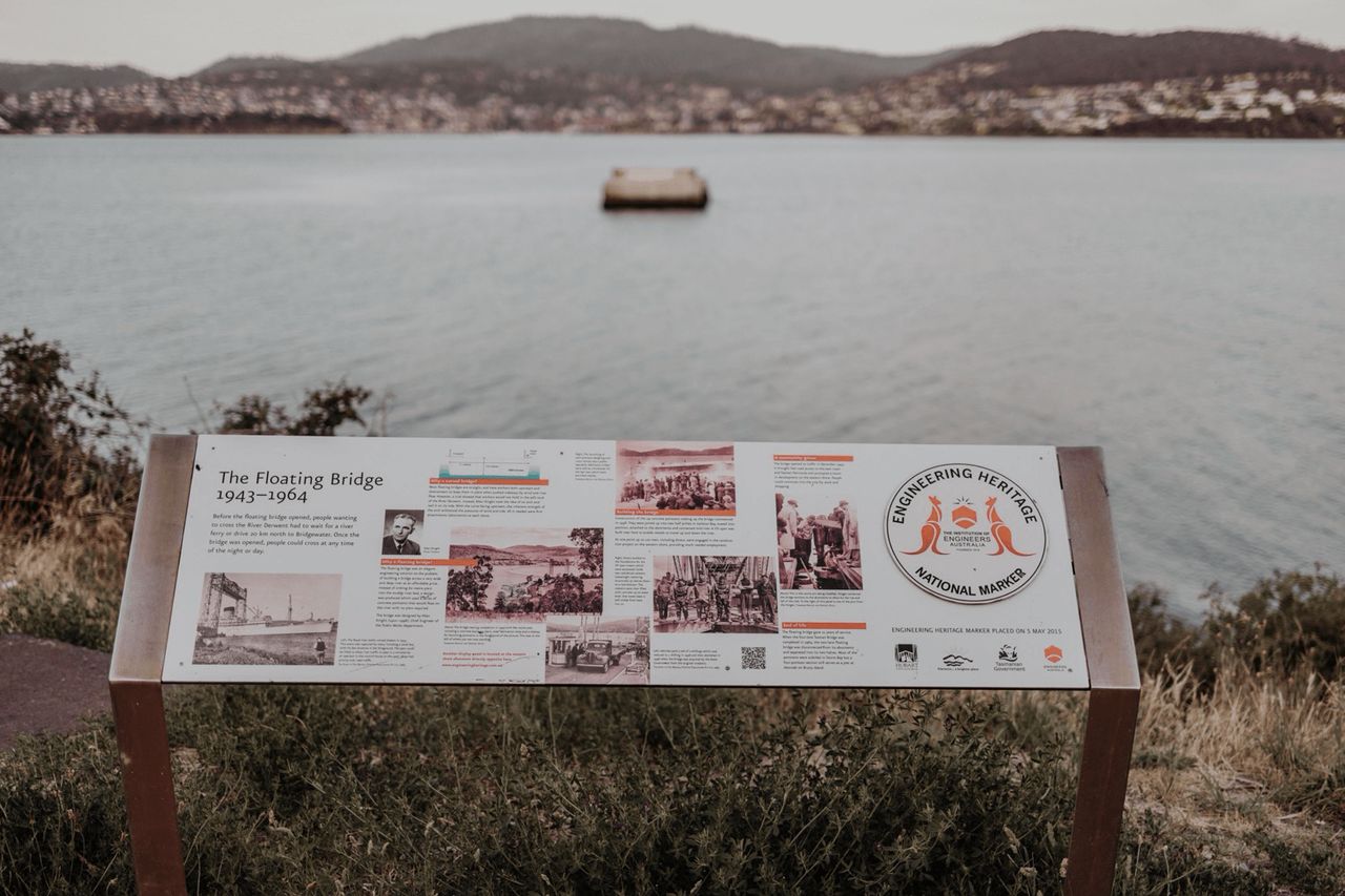A memorial to the Hobart floating bridge of 1943 ⌘