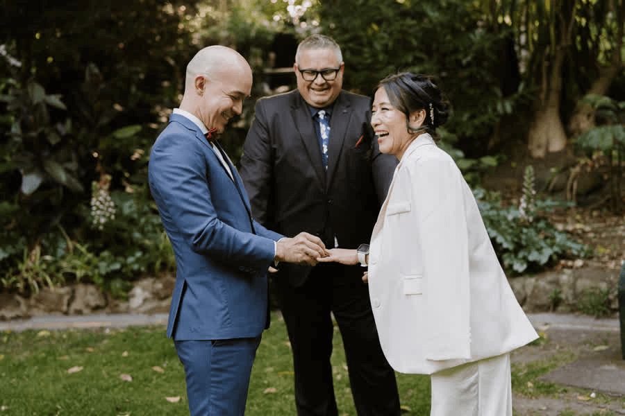 Melbourne Paperwork only marriage ceremony in Fitzroy Gardens ⌘
