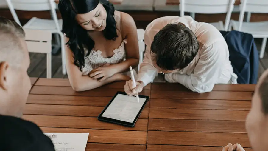 Courthouse wedding in Hobart