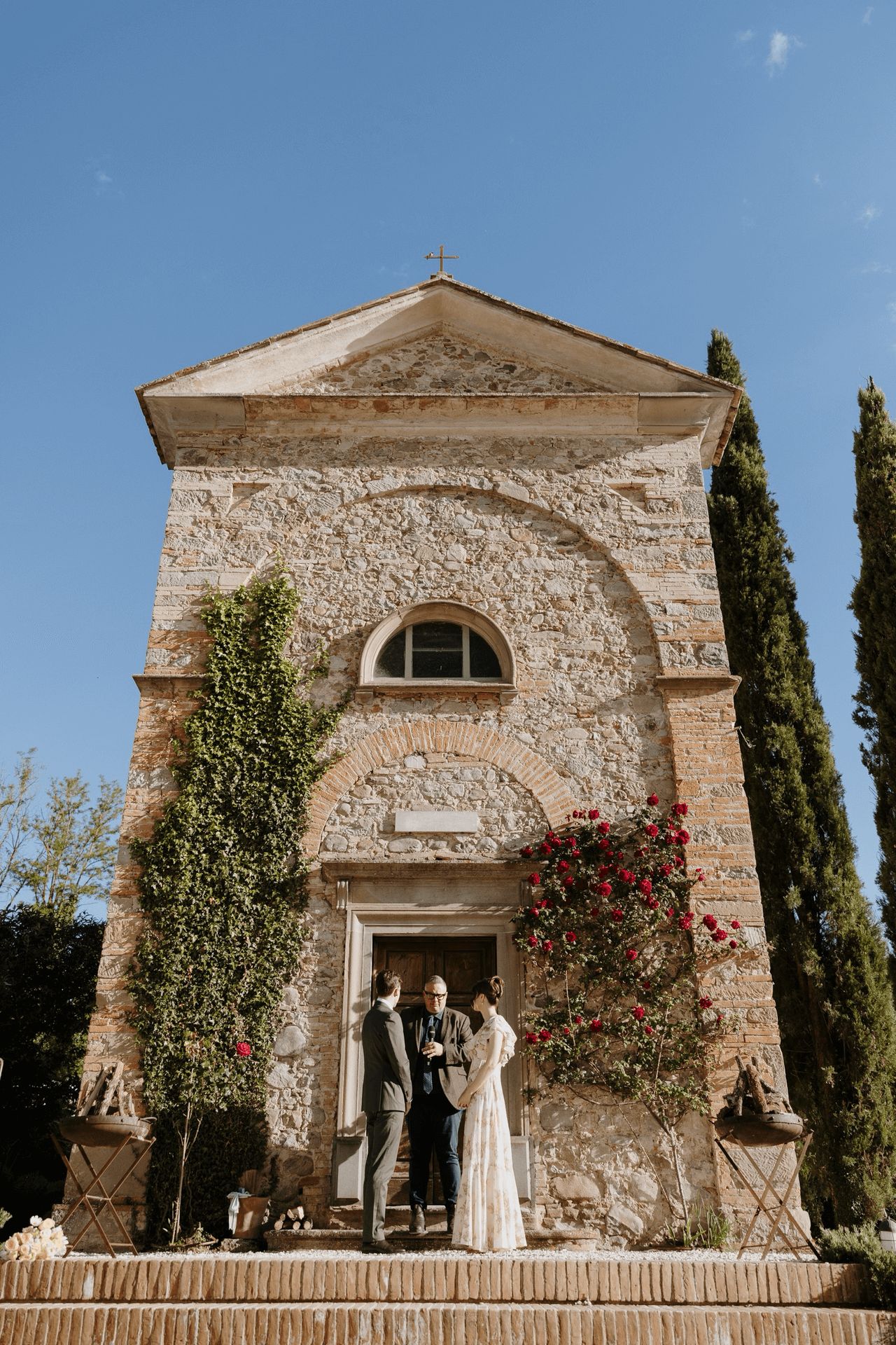 Wedding celebrant in Tuscany