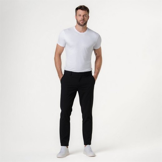 Cal&ccedil;a Tech Moove preta