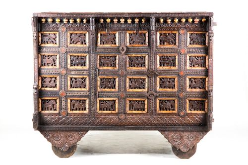F596 Chests of Drawers