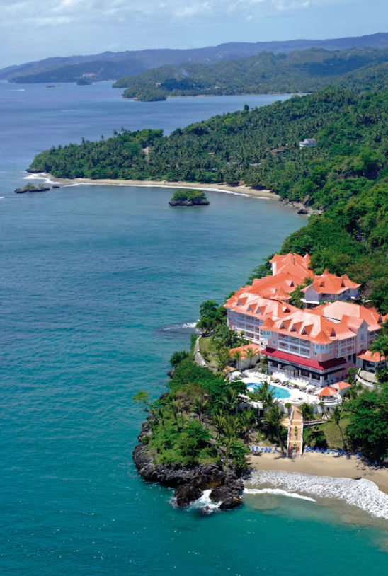 Vista aérea panorámica del hotel Gran Bahia Principe Samana en República Dominicana - Aerial view of Gran Bahia Principe Samana