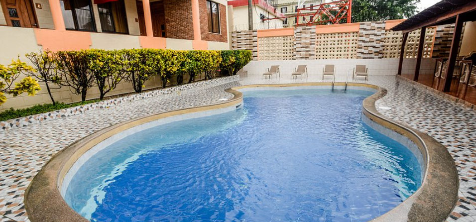 Fachada exterior de las instalaciones y arquitectura del Hotel Garant & Suites