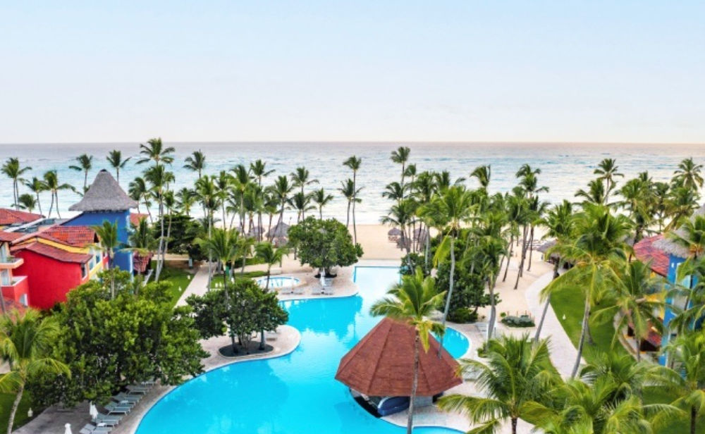 Piscina y palmeras en Caribe Princess Punta Cana, República Dominicana