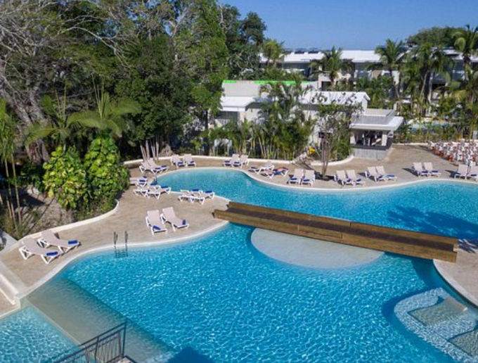 Transportation from Punta Cana Airport to Emotions by Hodelpa Juan Dolio
