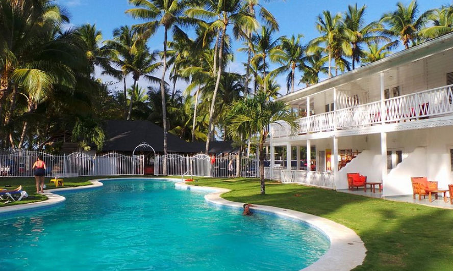 Transportation from Punta Cana Airport to Hotel Las Cayenas