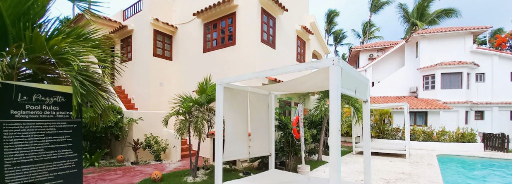 Exterior view of boutique villas and vacation suites in Los Corales, Bavaro, surrounded by tropical palm trees
