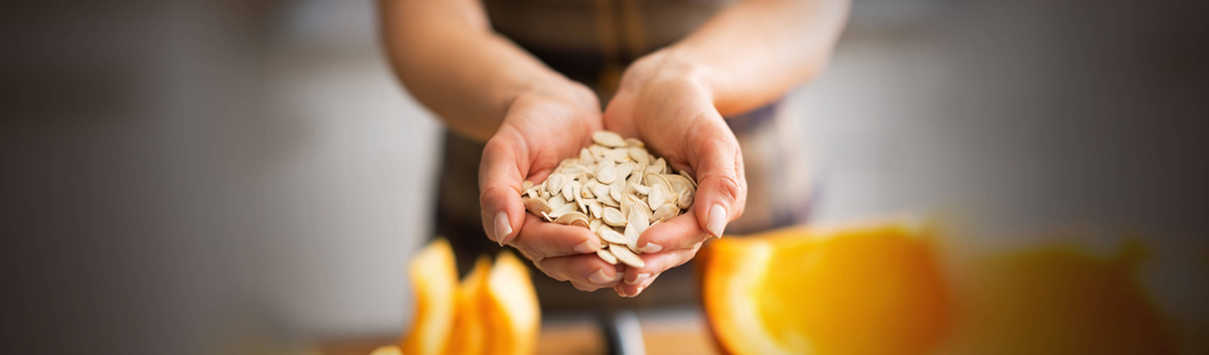 HEALTH BENEFITS OF PUMPKIN SEEDS & HOW TO EAT THEM-image