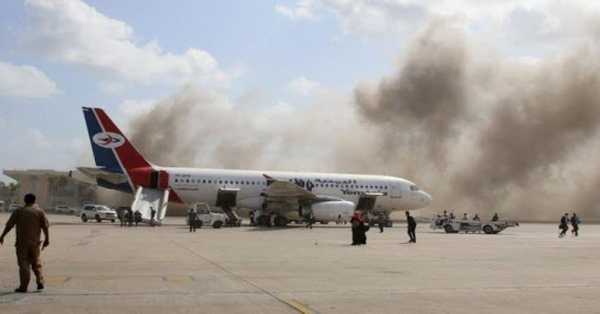 Yemen war: Deadly assault at Aden air terminal as new government shows up