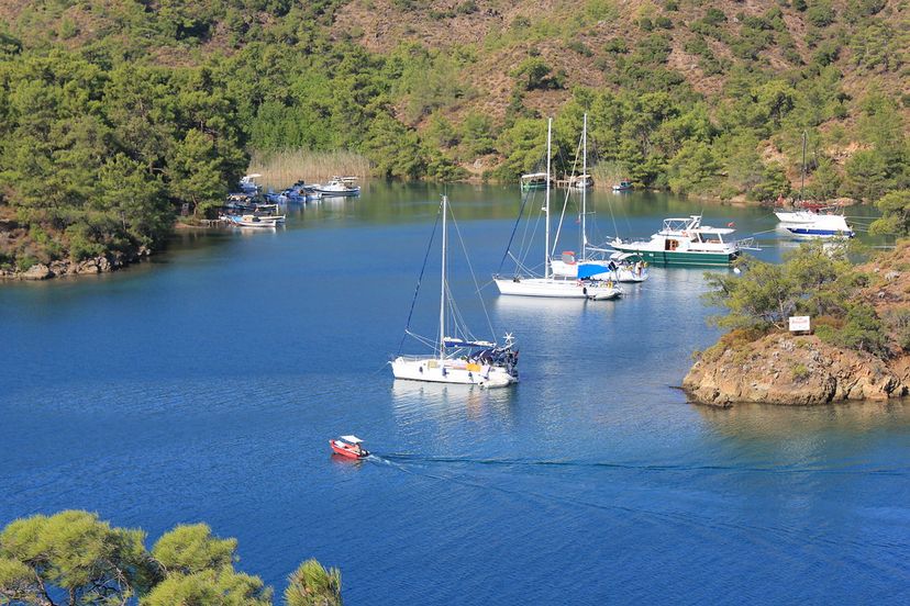 Çatı Koyu, Bodrum
