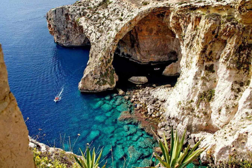 Ġnejna Bay