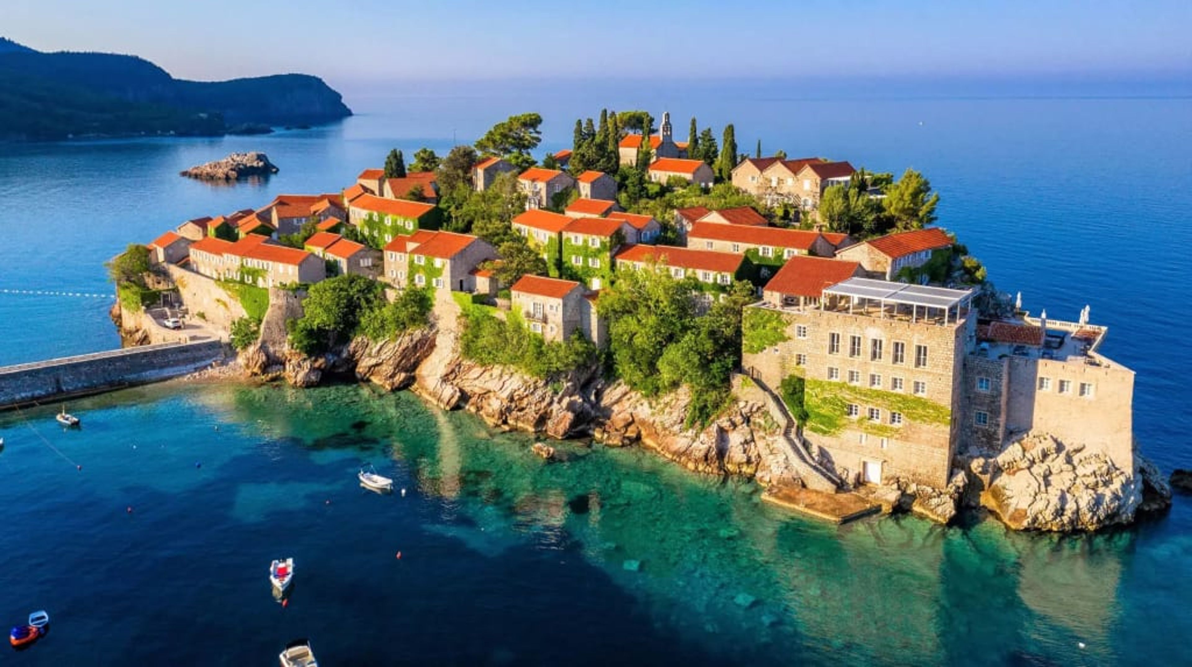 Herceg Novi: Karadağ’ın Işıl Işıl Kıyı Kaçamağı