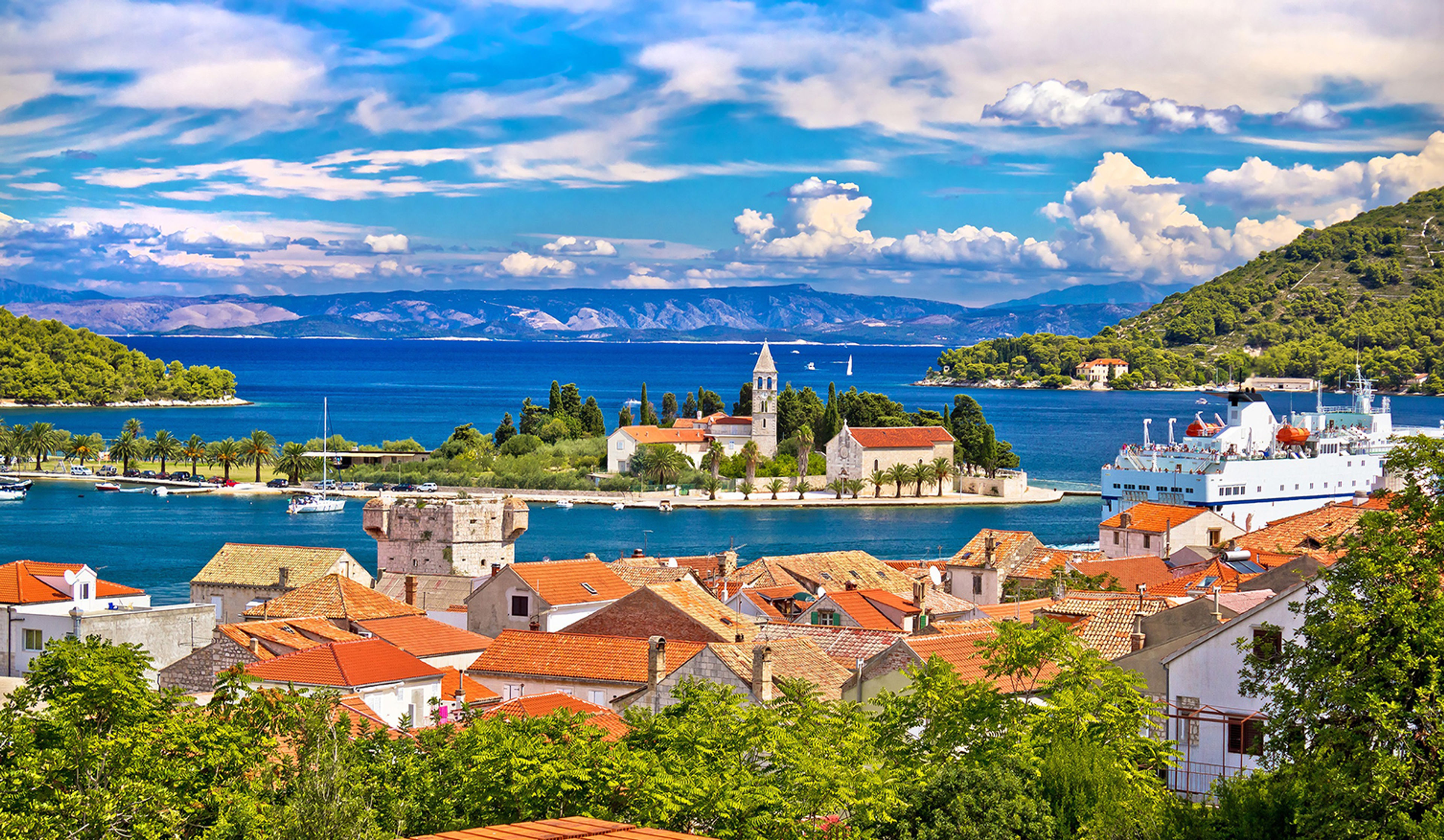 Sail Through Croatia’s Adriatic Wonders!