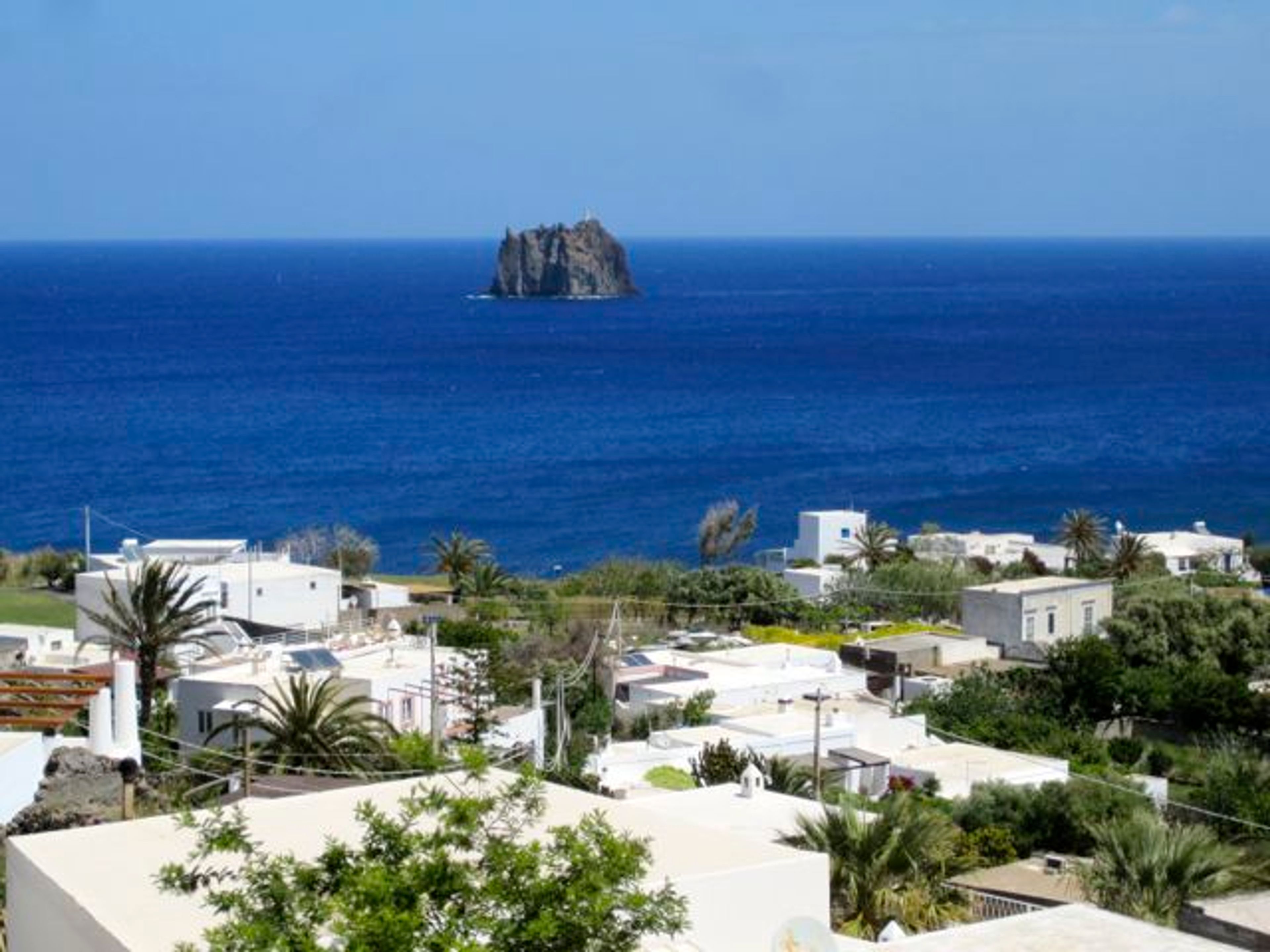 Stromboli: Eolie Adaları’nın Ateşli Kalbi