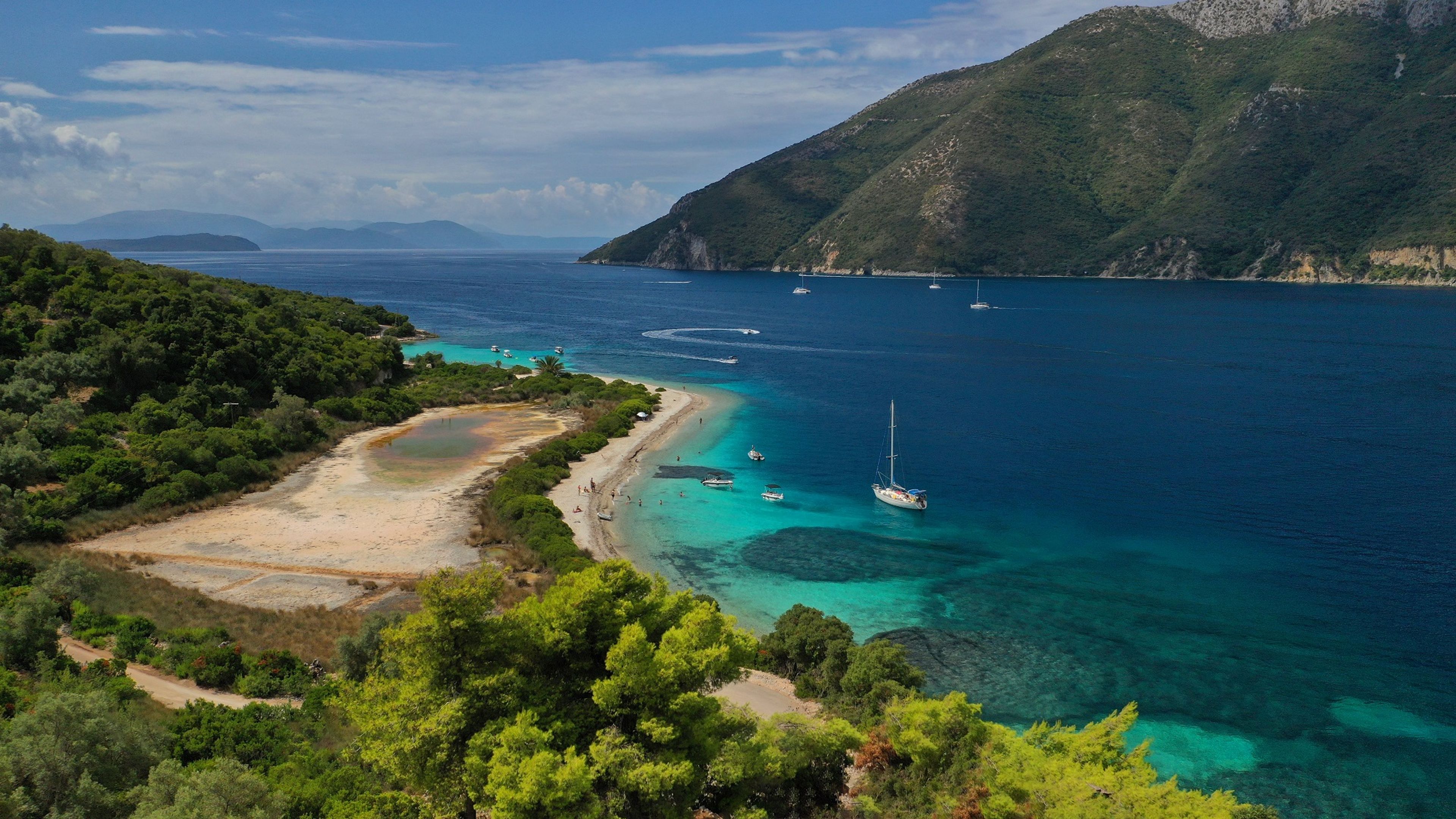 Noleggio yacht a Meganisi: la sorella ionica di Lefkada
