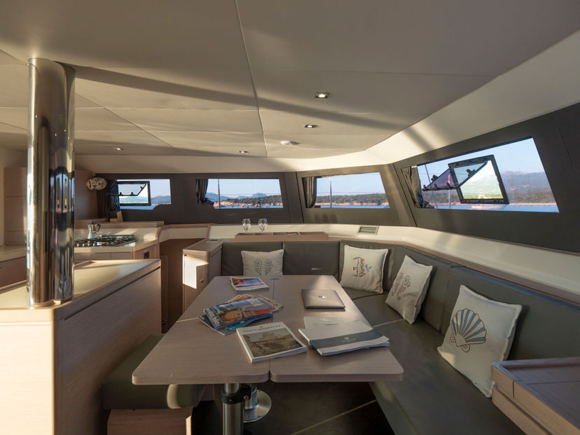 Dufour Yachts AMARA Delphinus