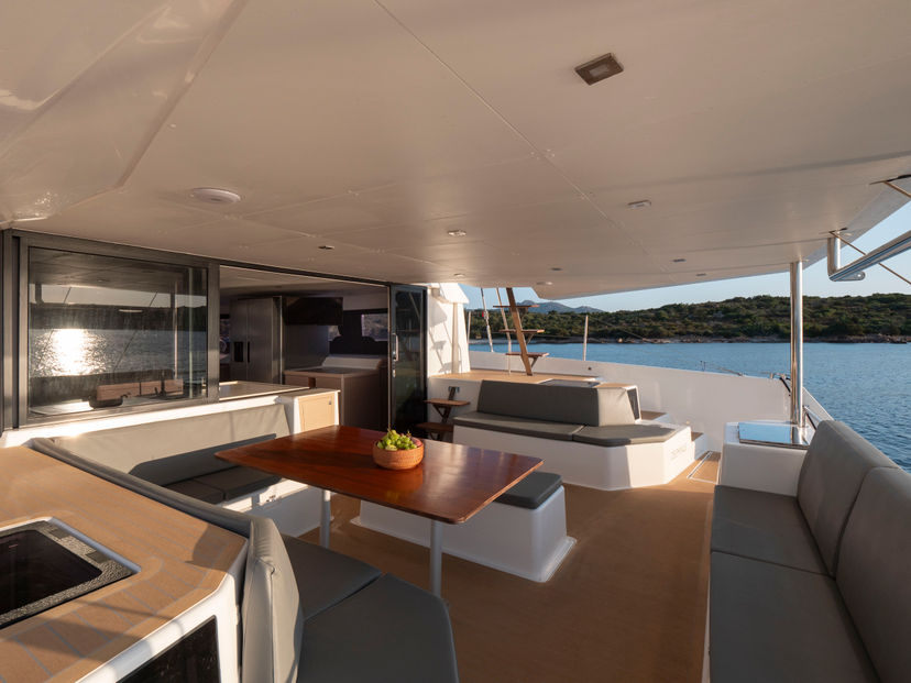 Dufour Yachts AMARA Delphinus