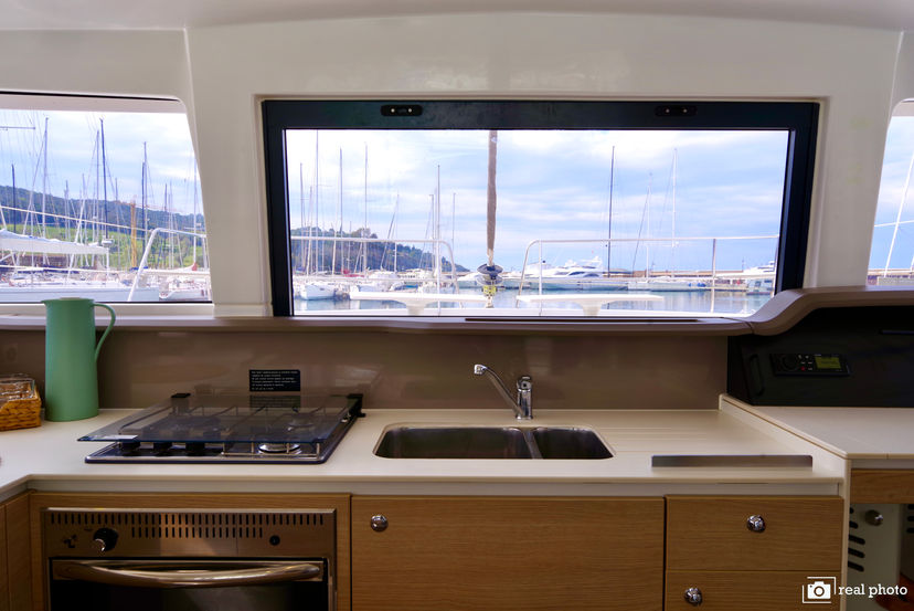Bali Catamarans 4.1 WEEsail - Water maker, Solar Panel