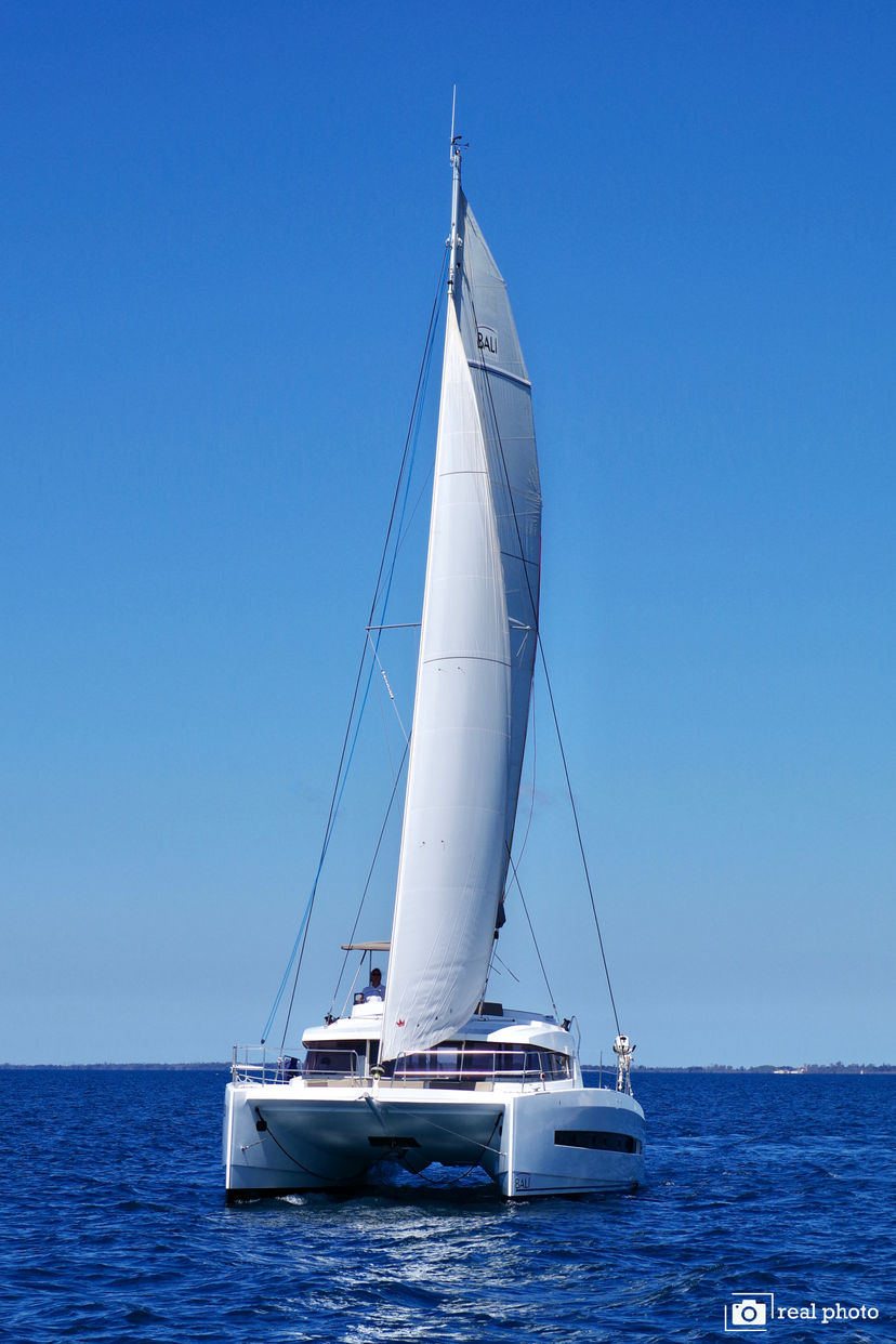 Bali Catamarans 4.1 WEEsail - Water maker, Solar Panel