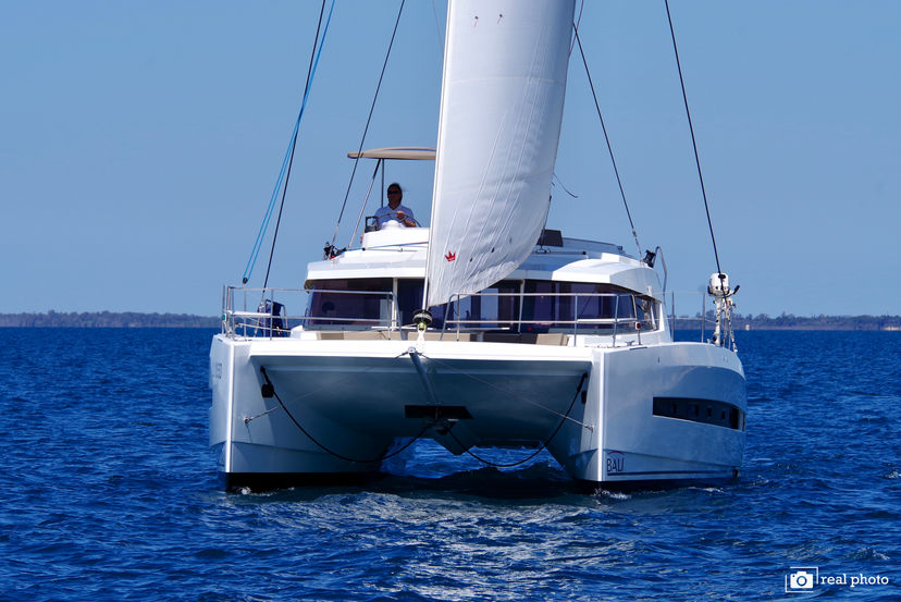 Bali Catamarans 4.1 WEEsail - Water maker, Solar Panel
