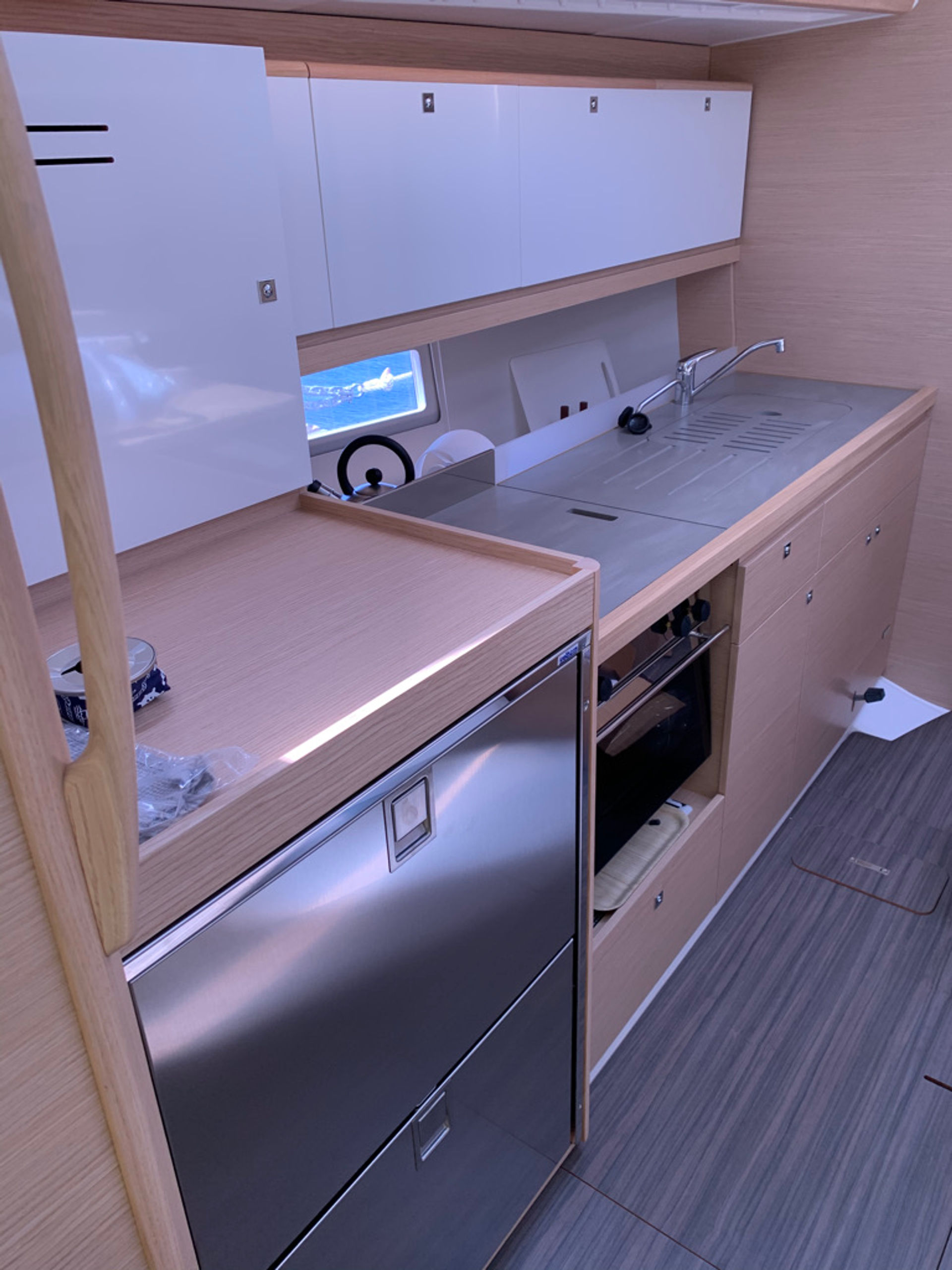 10398911599803502_390_int_galley.jpeg