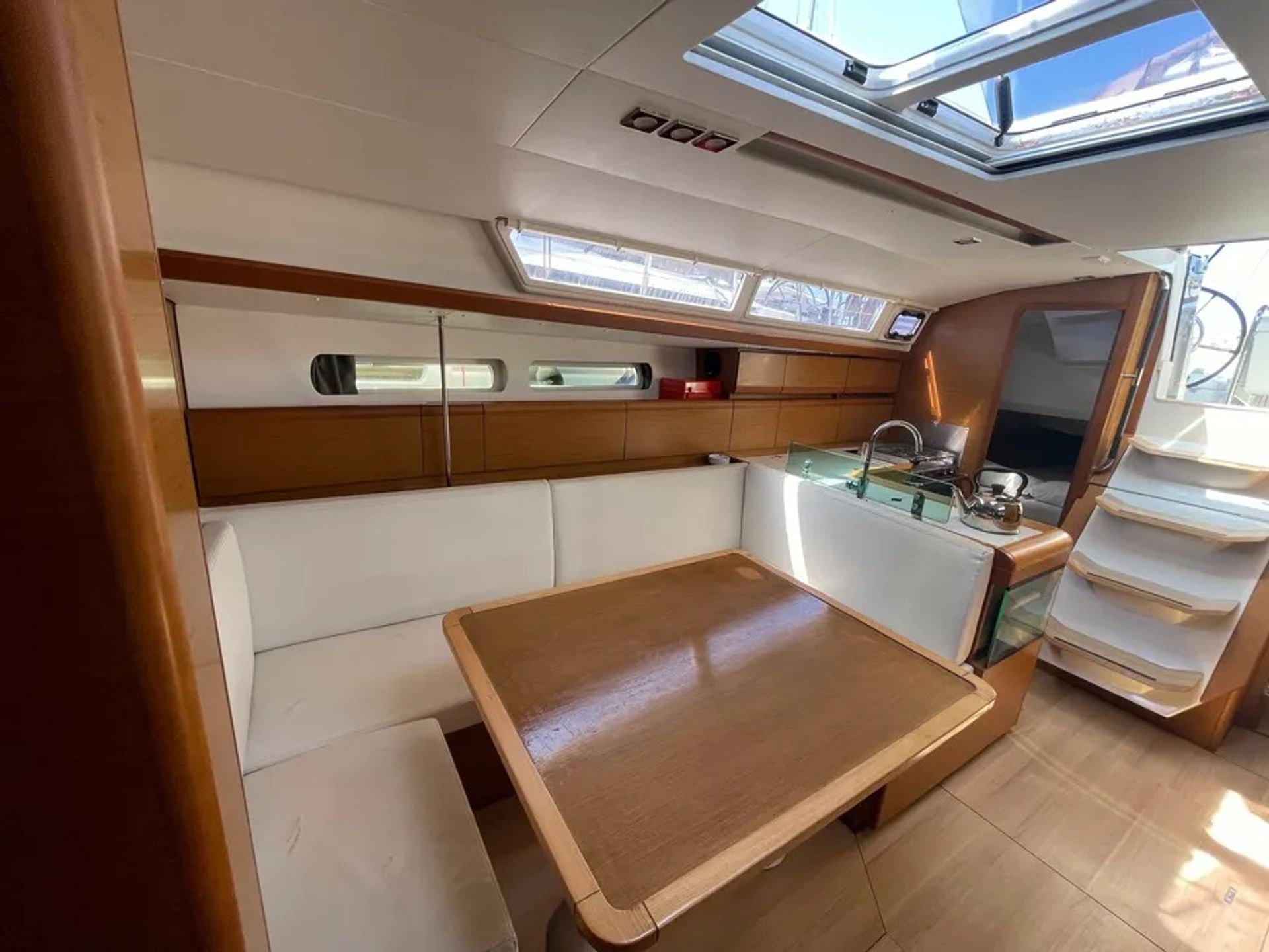 10604991745905249_interior.jpg