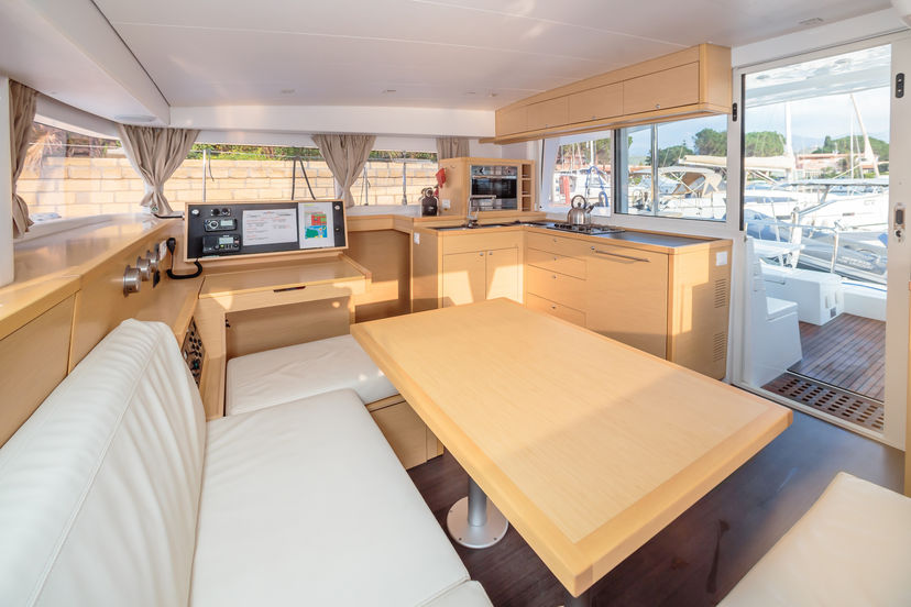 Lagoon 40 Adorable - Standard line