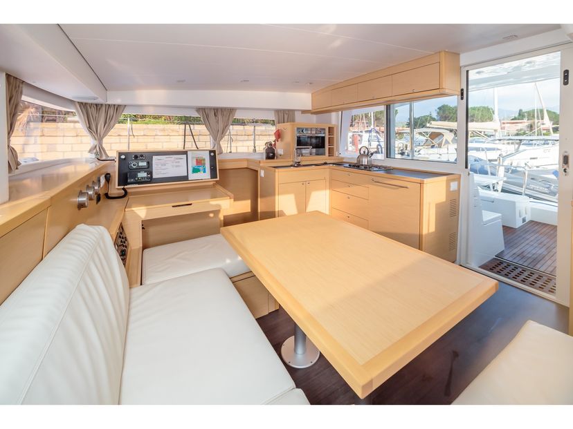 Lagoon 40 Adorable - Standard line