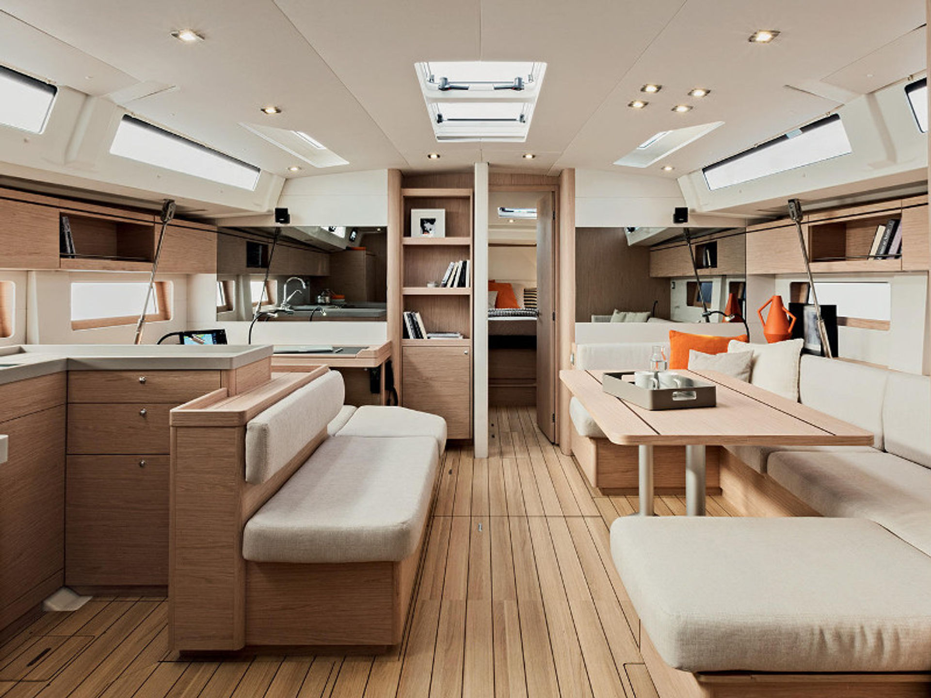 10994141619702193_oceanis51_interior.jpg