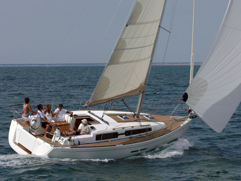 Dufour Yachts GRAND China girl