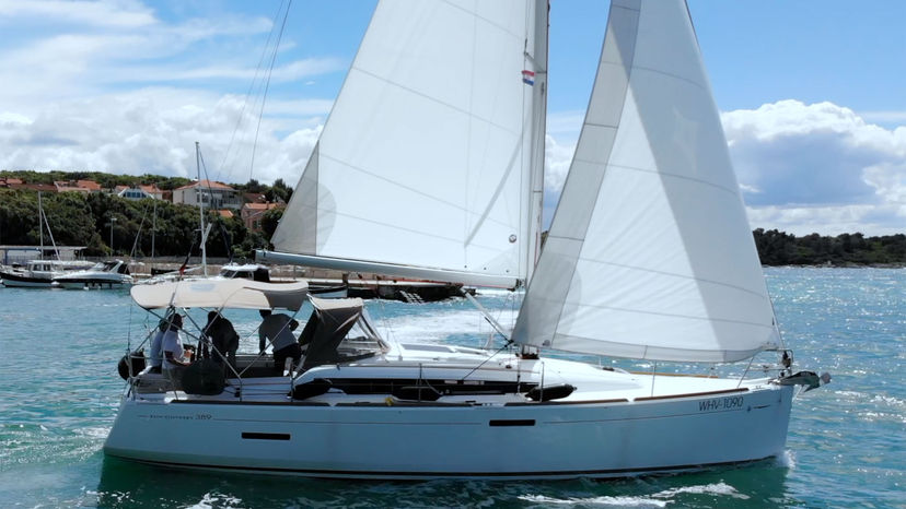 Jeanneau 38 Tina