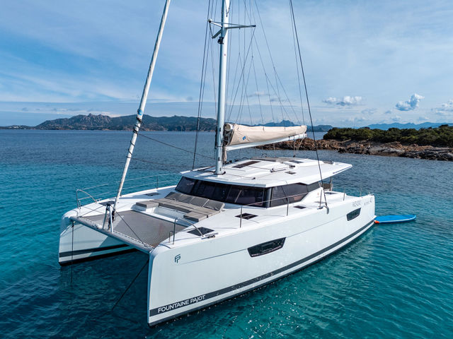 Fountaine Pajot 42 Amapola - A/C, Generator, Water maker. Solar panel