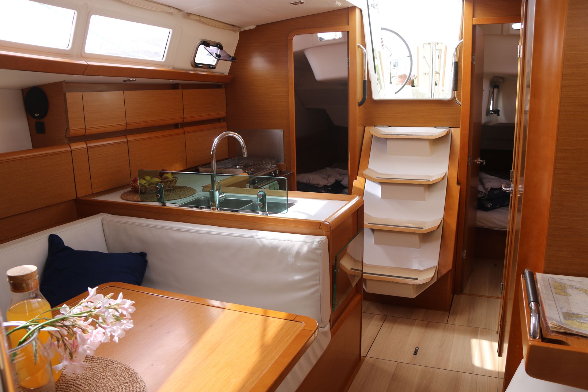 11700600751900186_SO389_interior.JPG
