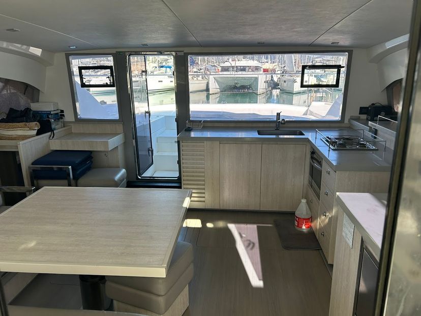 Leopard Catamarans 434 Aquaholic