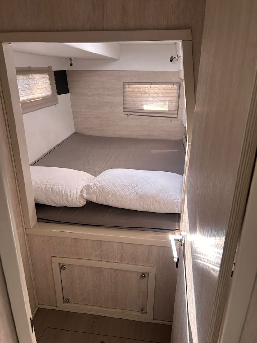Leopard Catamarans 434 Aquaholic
