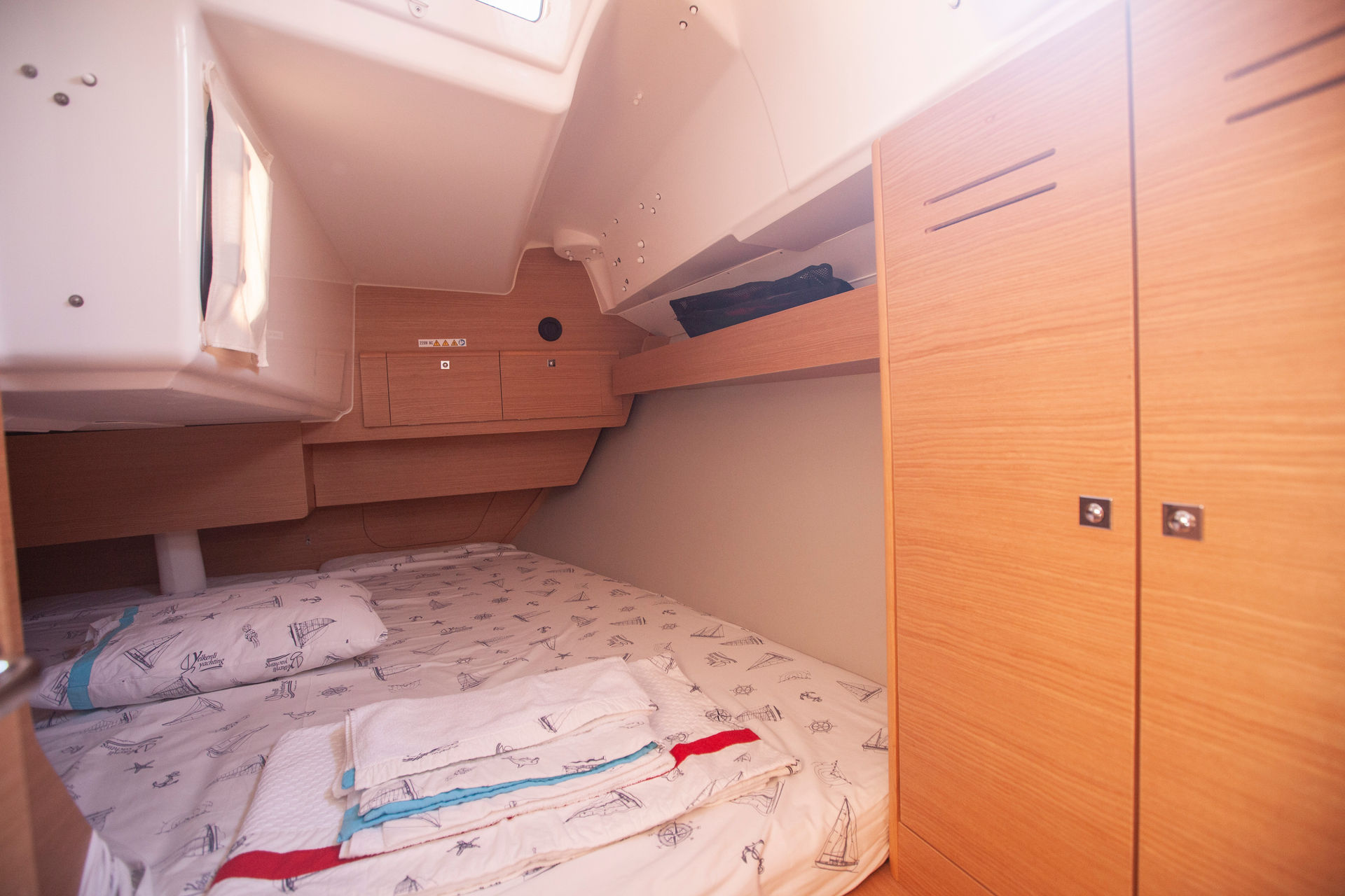 11835691083601284_36_Nautilus_Cabin_Aft.JPG