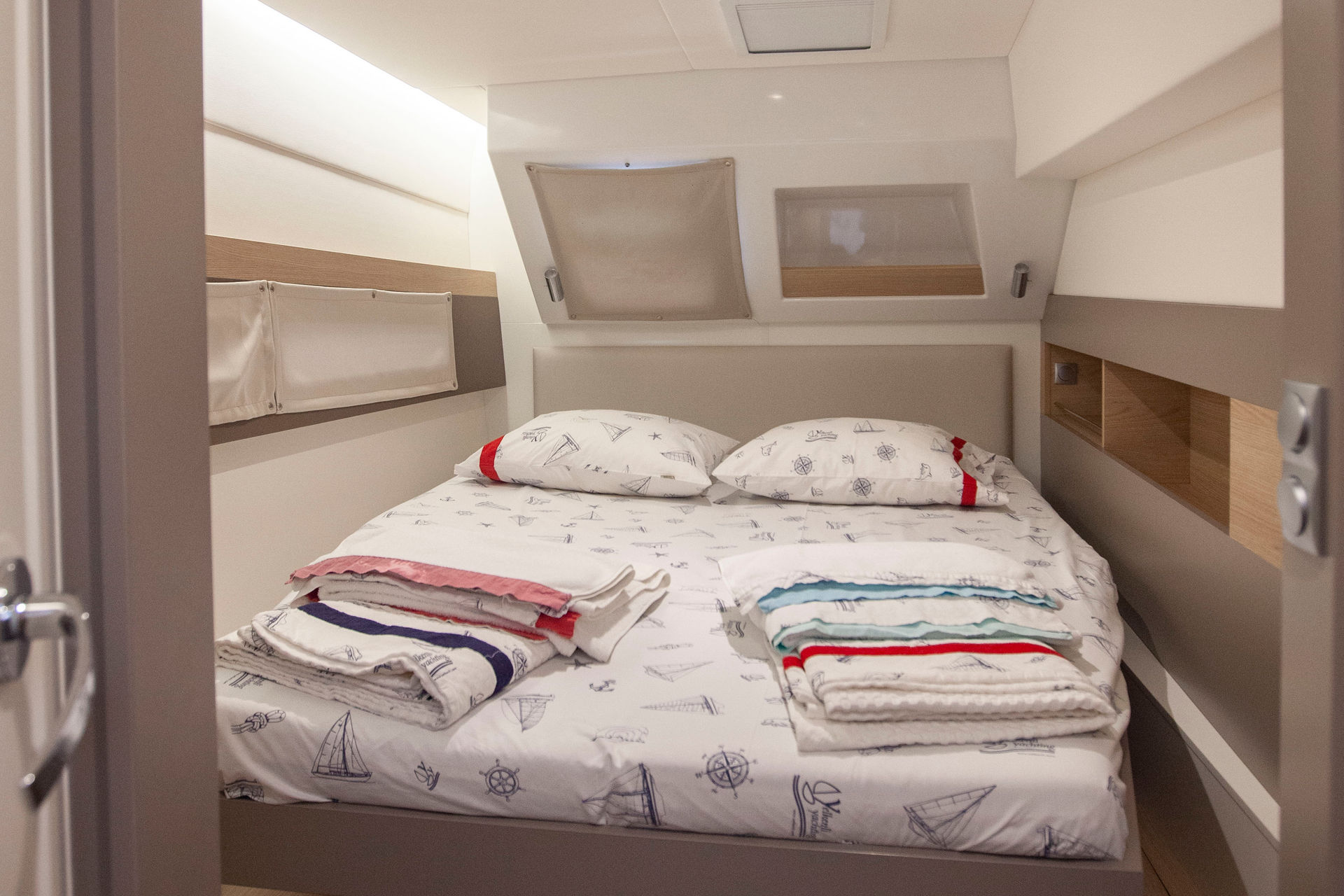 12493111083601284_38_LeAndra_Cabin_Aft_Starboard.JPG