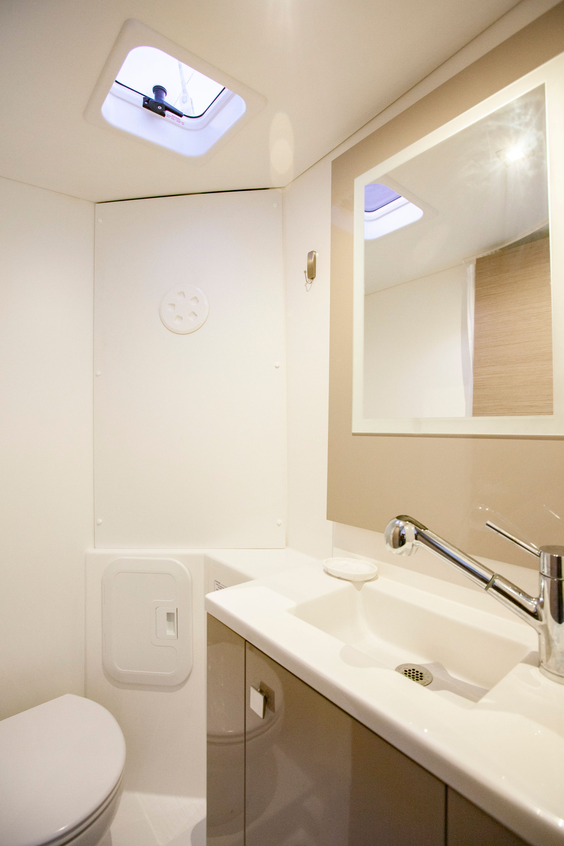 12505931083601284_42_Serenita_WC_Front_Port.JPG