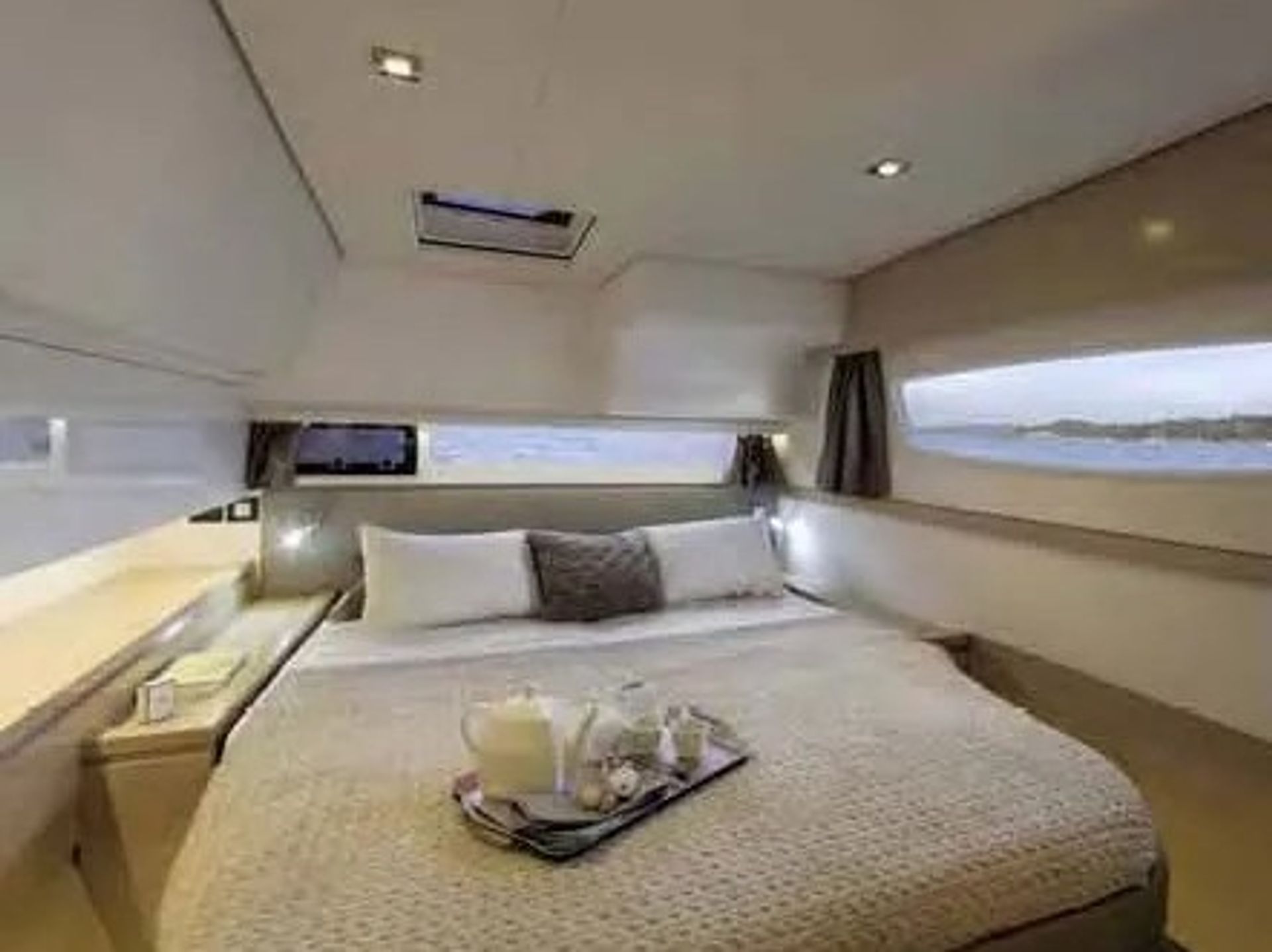 12681511570205316_interior.jpg