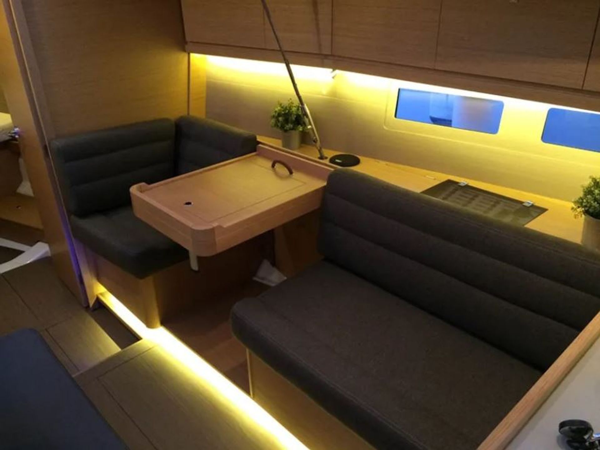 12686151599803502_ILIANA_interior_3.JPG